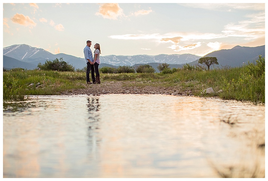 05 Sunset engagement photos in the mountains